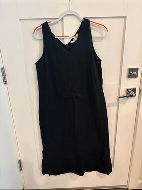 Briggs New York Black V-Neck Sleeveless Midi Dress